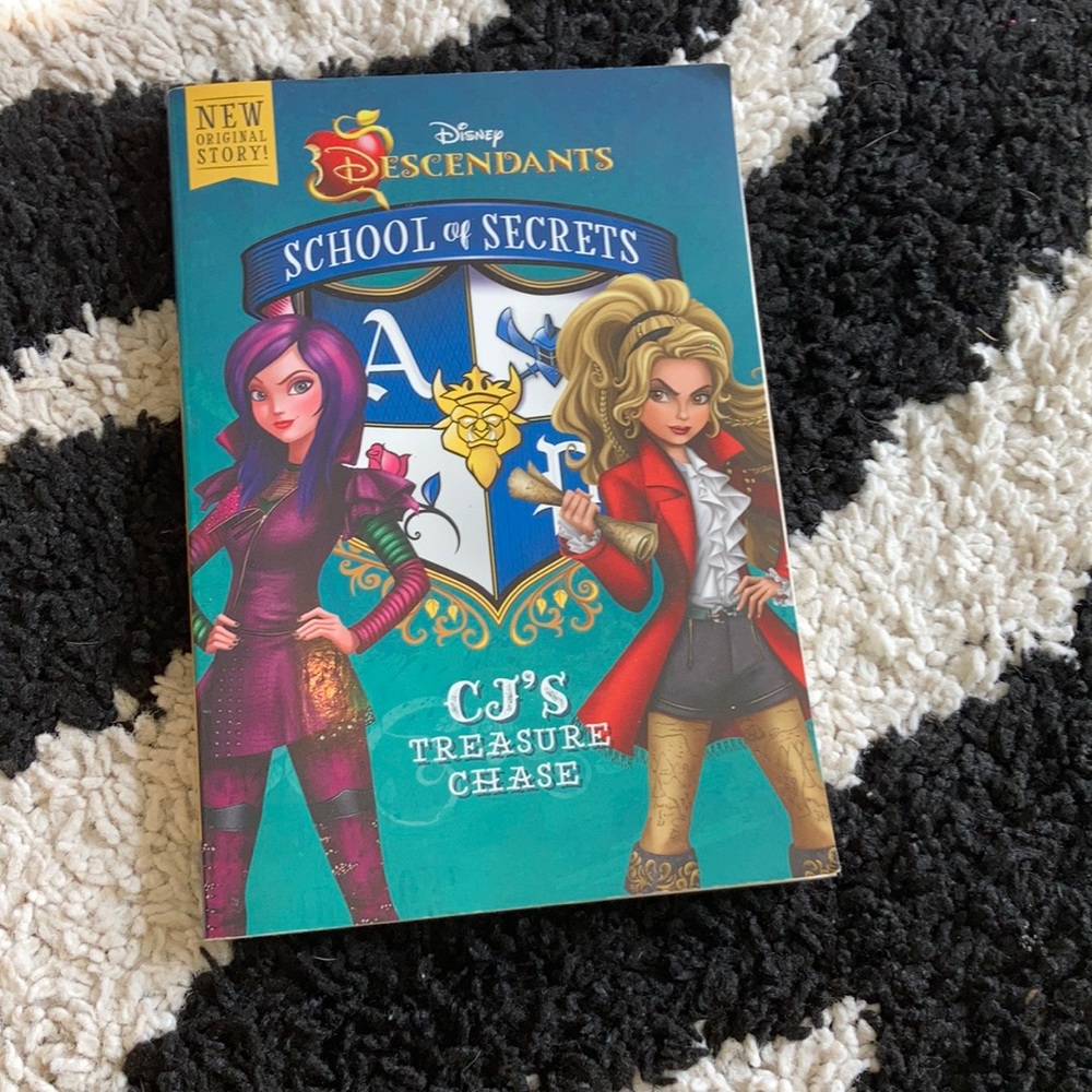 Descendants school of secrets chapter book